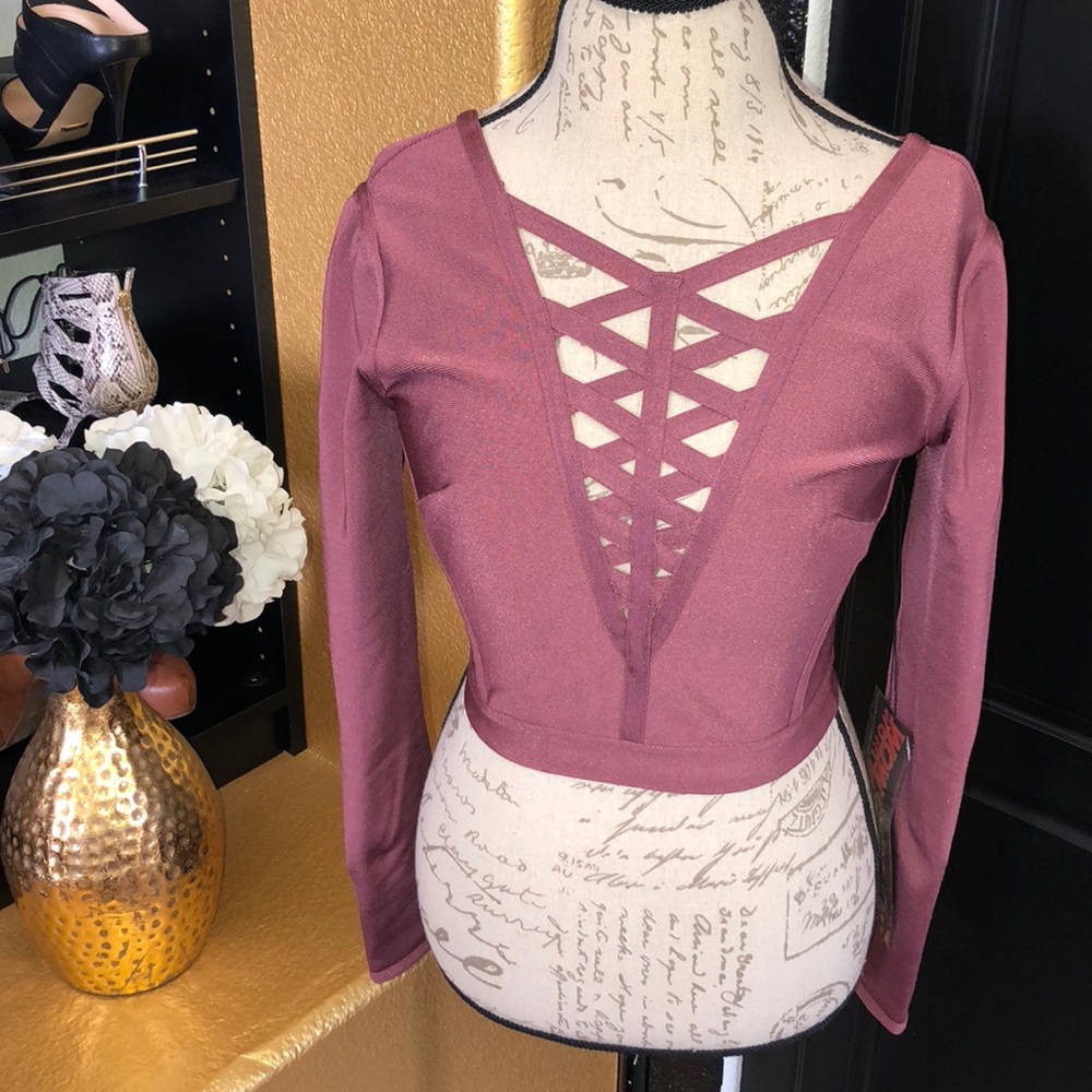 🎀Beautiful Bodycon Long Sleeve Crop Top🎀